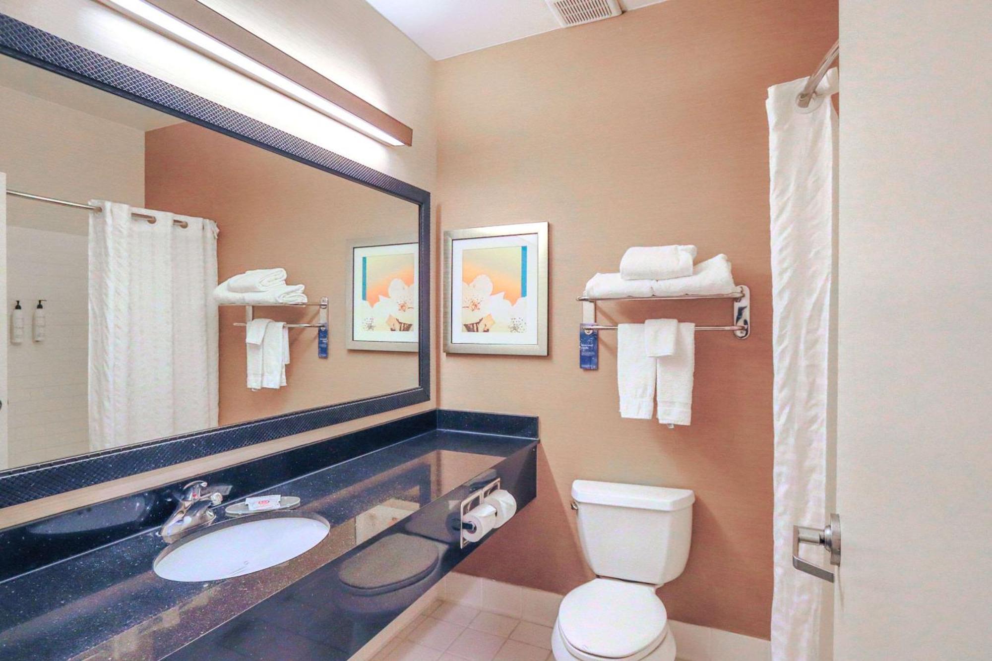 Comfort Inn & Suites Westfield Luaran gambar